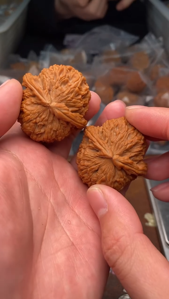 【闪购商品】文玩核桃把件G23号42尺白狮子