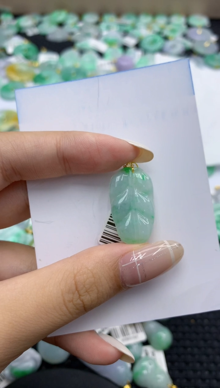 翡翠18K金镶嵌颈饰天然缅甸翡翠A货