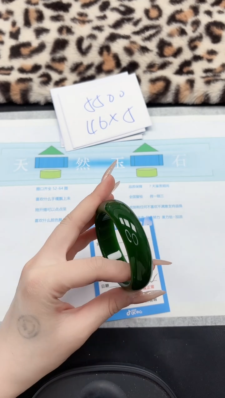 【闪购商品】石英质玉手镯未镶嵌67-60