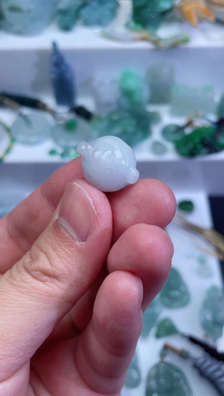 【闪购商品】翡翠颈饰未镶嵌把把胡