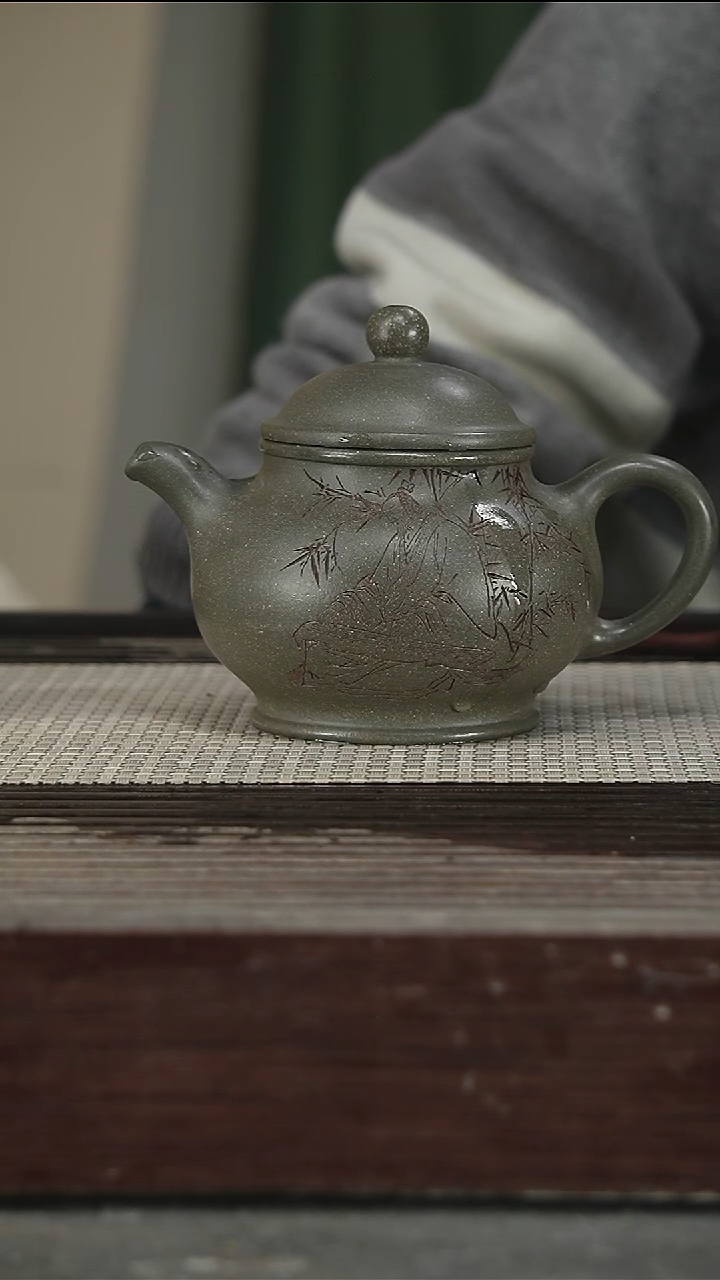 茶壶紫砂夏亦勤，带证380CC82号