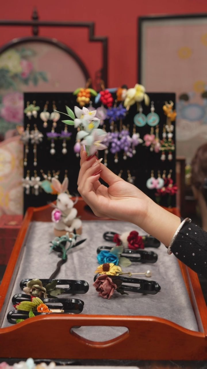 刺绣非遗绒花手工饰品