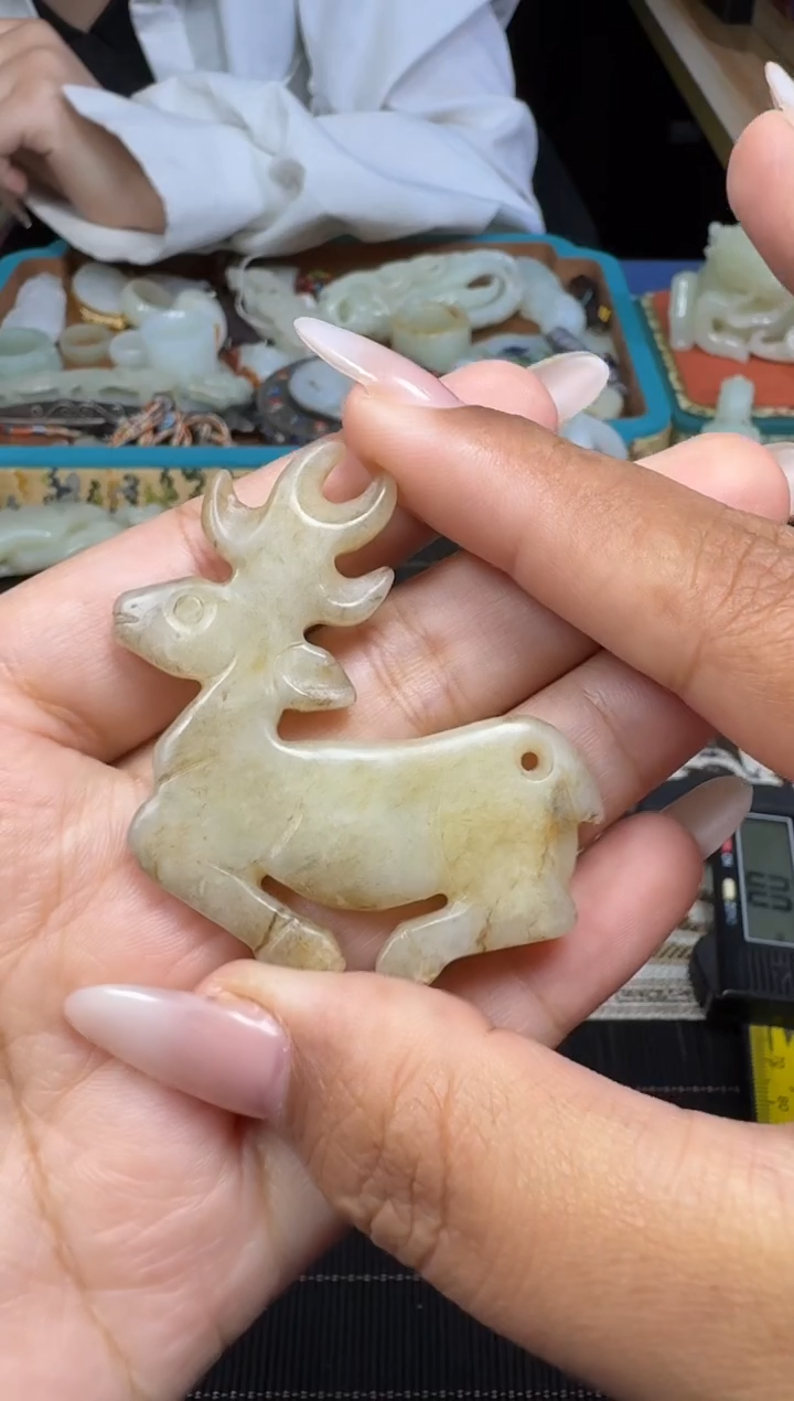 和田玉未镶嵌颈饰1