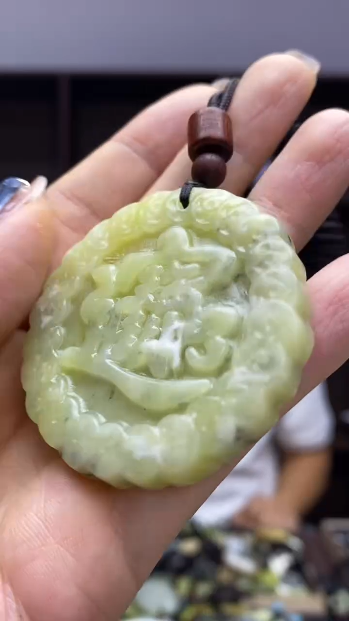 未镶嵌岫玉挂件  