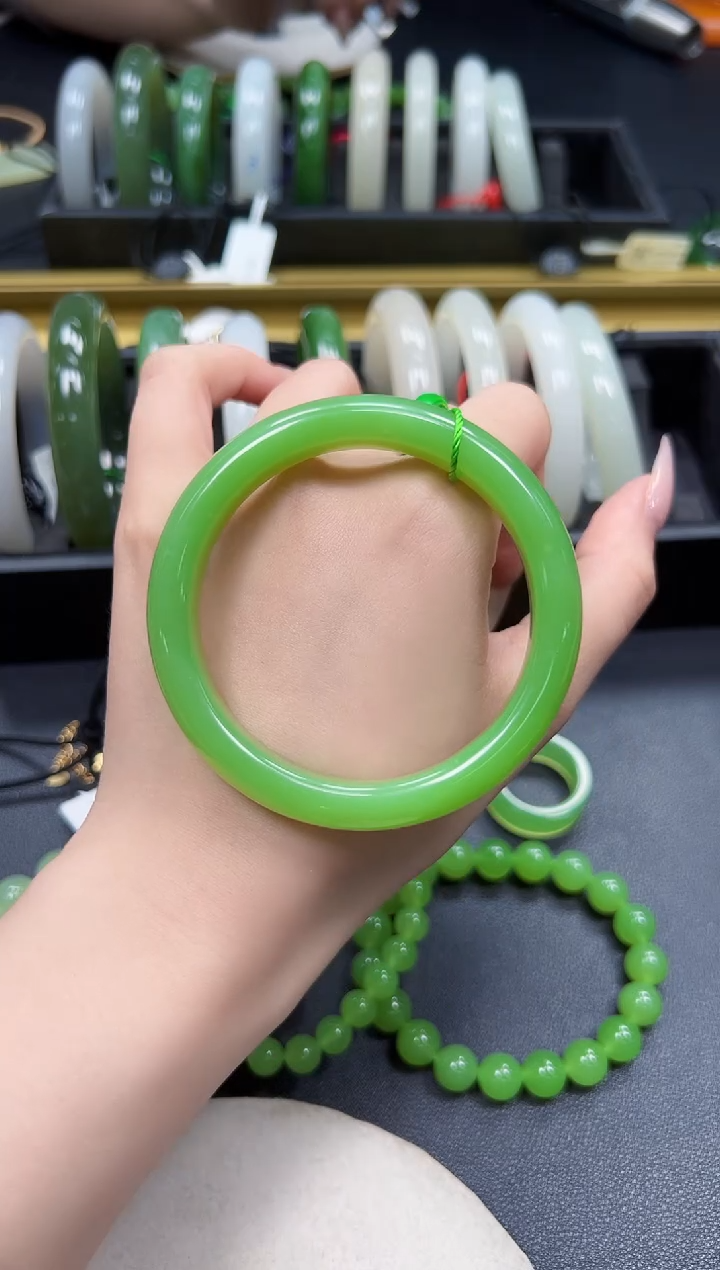 未镶嵌手镯和田玉（糖玉）和田玉翠青手镯(56-57)