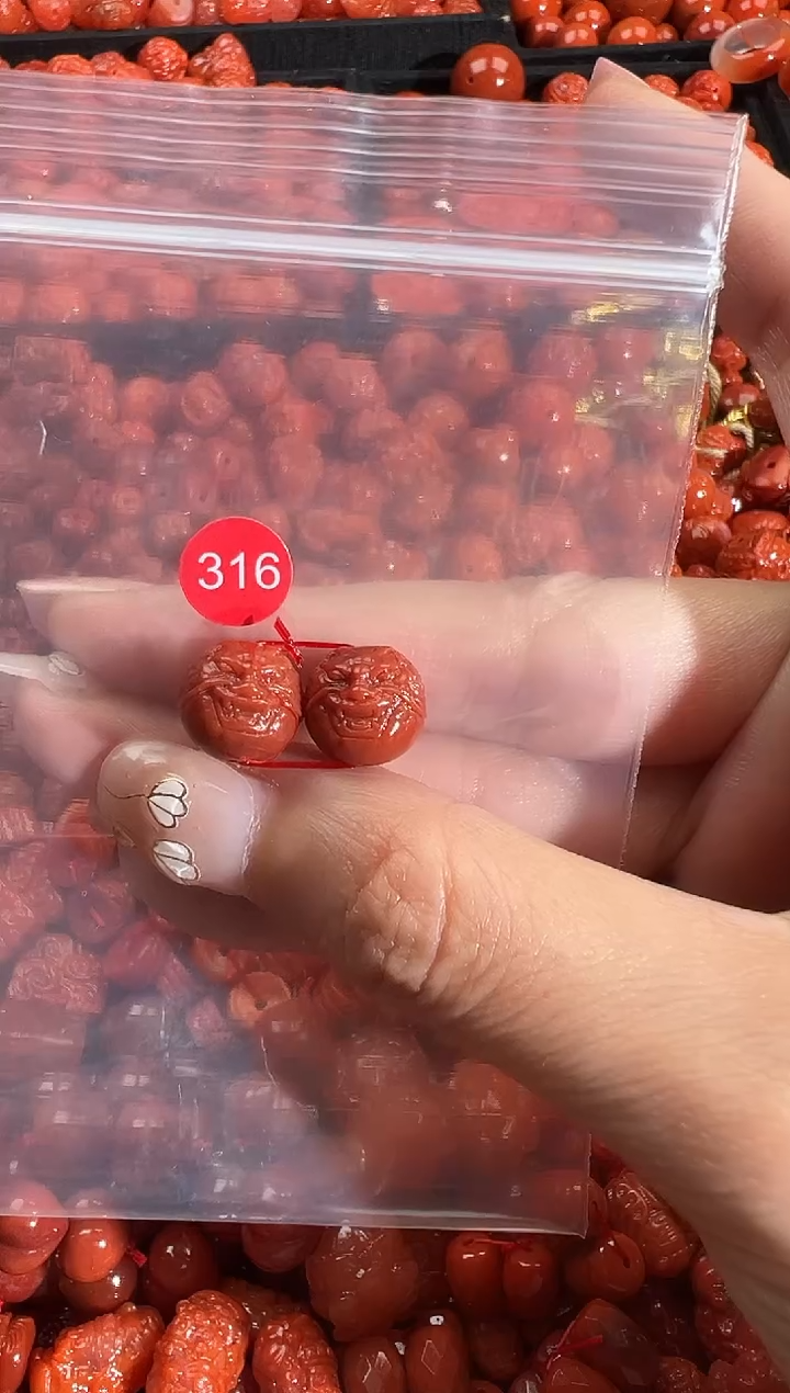 颈饰未镶嵌南红玛瑙1