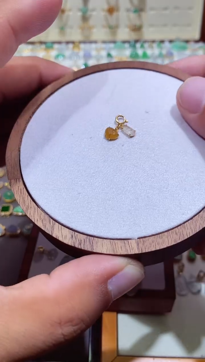 颈饰18K金镶嵌翡翠111111