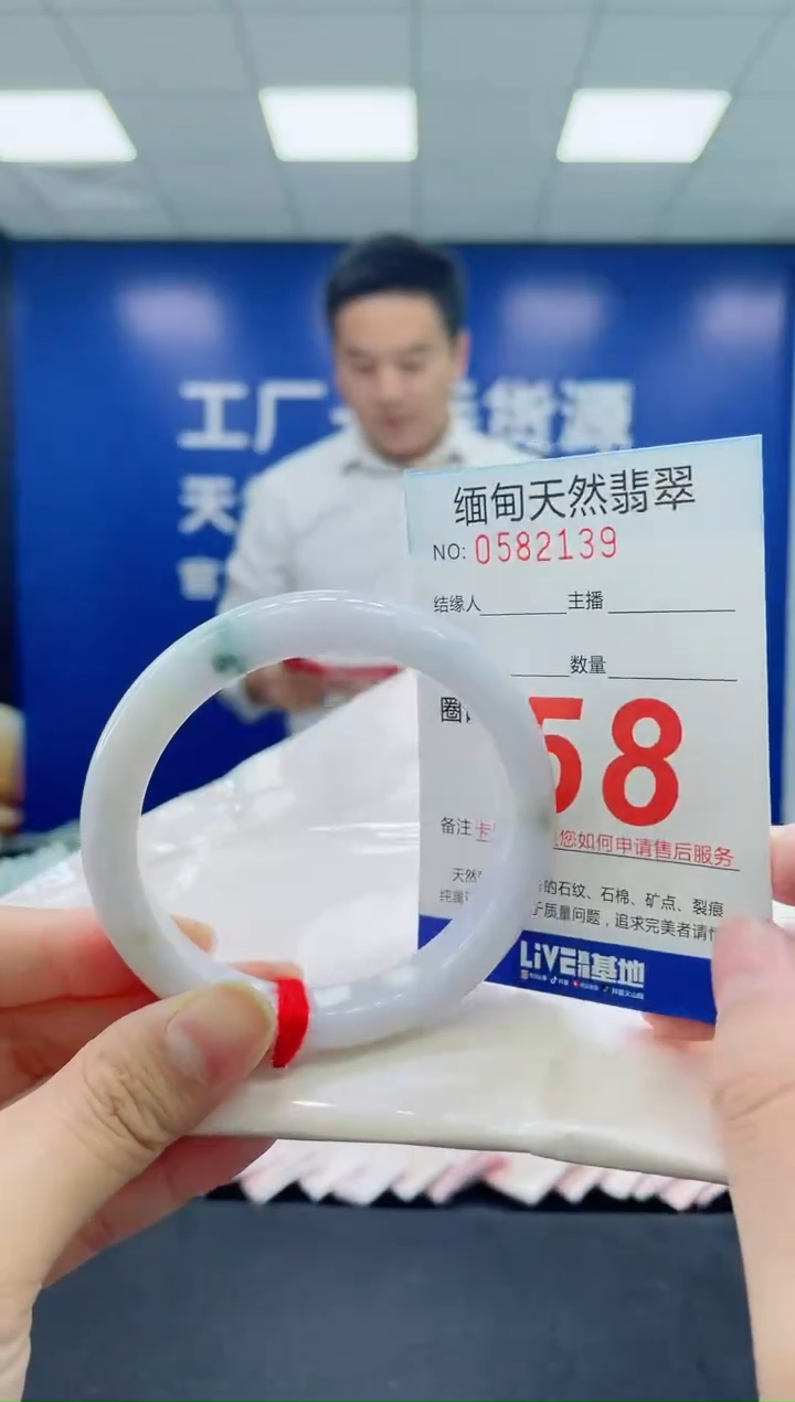 未镶嵌手镯翡翠天然翡翠手镯