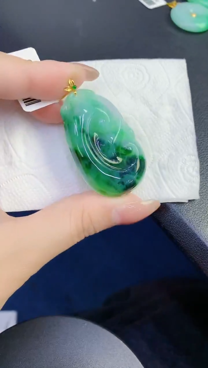 颈饰18K金镶嵌翡翠缅甸天然翡翠A货