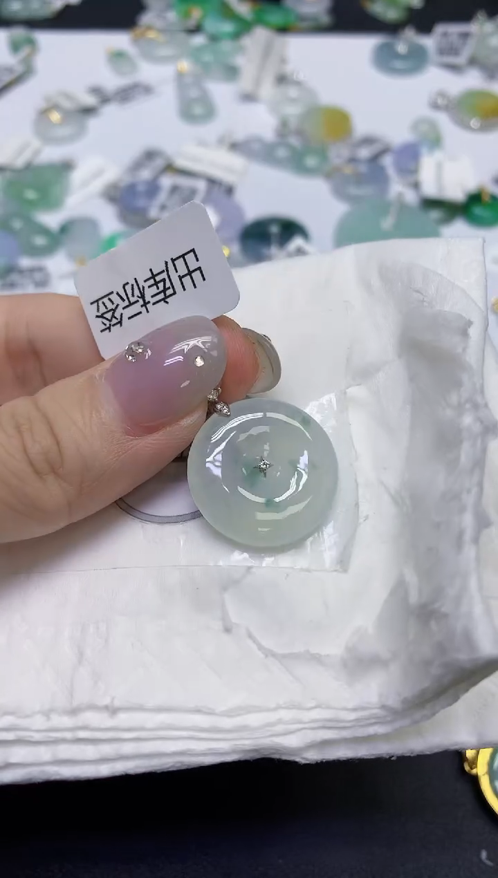 颈饰18K金镶嵌翡翠天然缅甸翡翠A货百元以上9元证书费自理