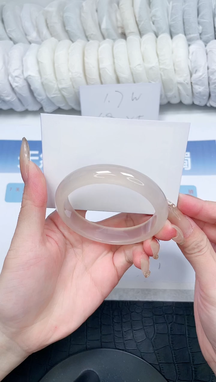 【闪购商品】石英质玉手镯未镶嵌V160-56.5