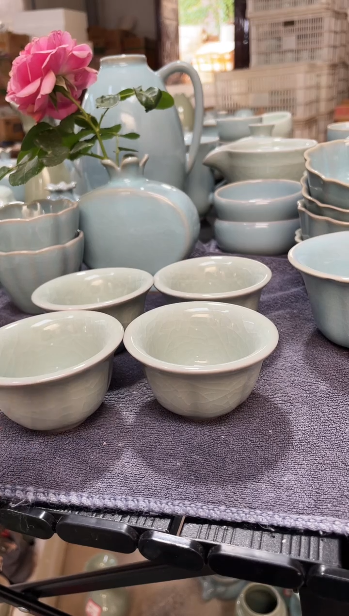 其他粉青釉微瑕葵口杯4只