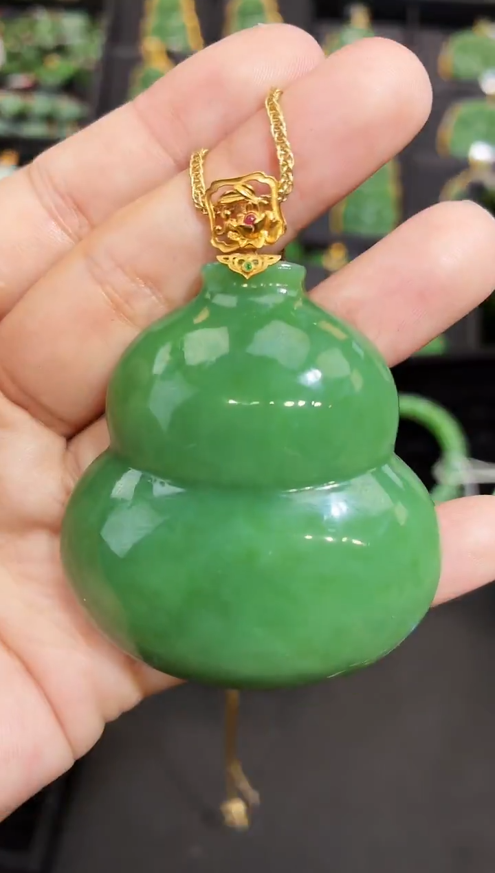 吊坠(赠链)18K金镶嵌和田玉55MM多样性发一