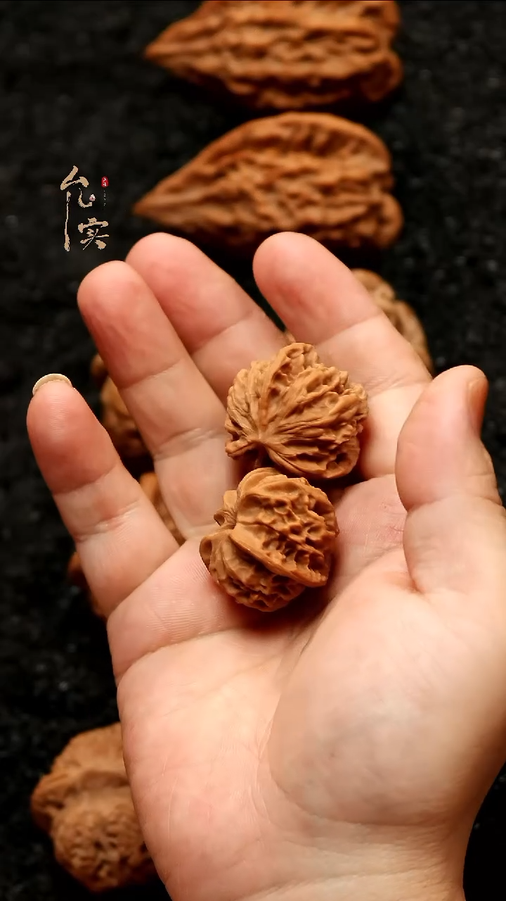 把件桃核E****泽岐山三棱文玩核桃