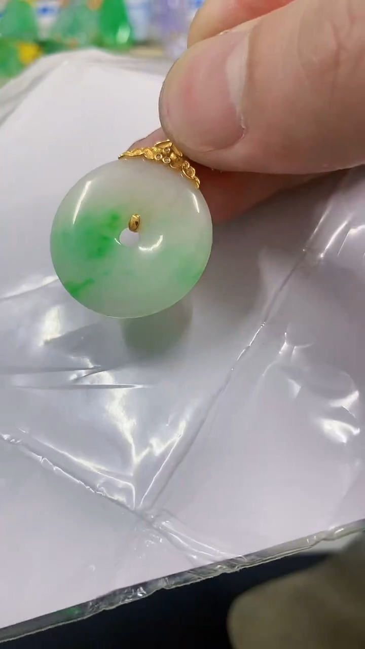 翡翠18K金镶嵌颈饰挂件