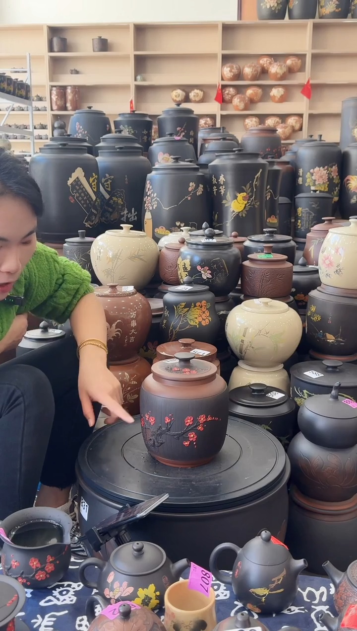 罐瑕疵茶叶罐  冬瓜红梅   185