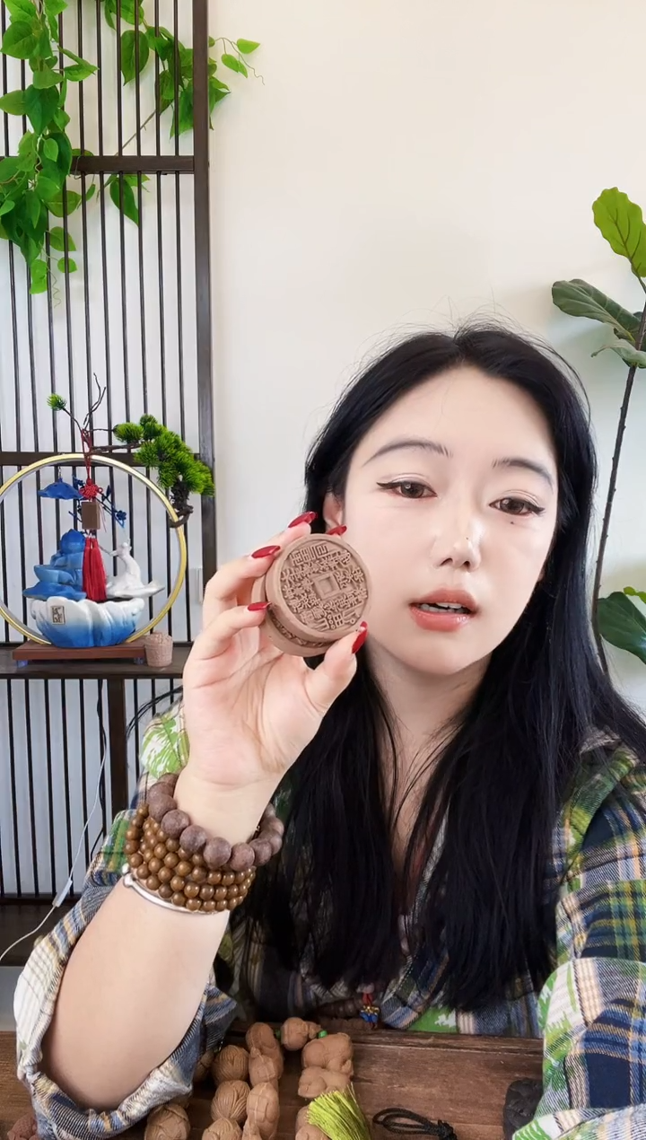 泥塑龙涎山花微瑕     