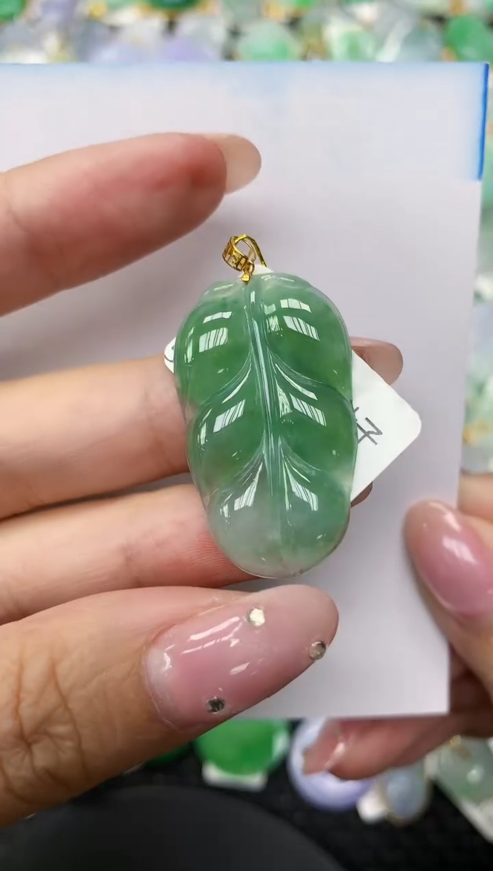 翡翠18K金镶嵌颈饰111111111111111111111