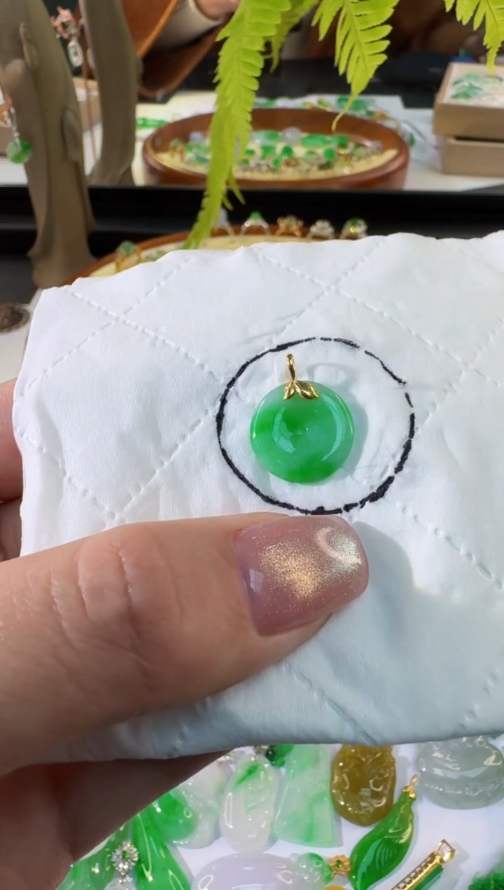 【闪购商品】翡翠颈饰18K金镶嵌缅甸A货翡翠吊坠