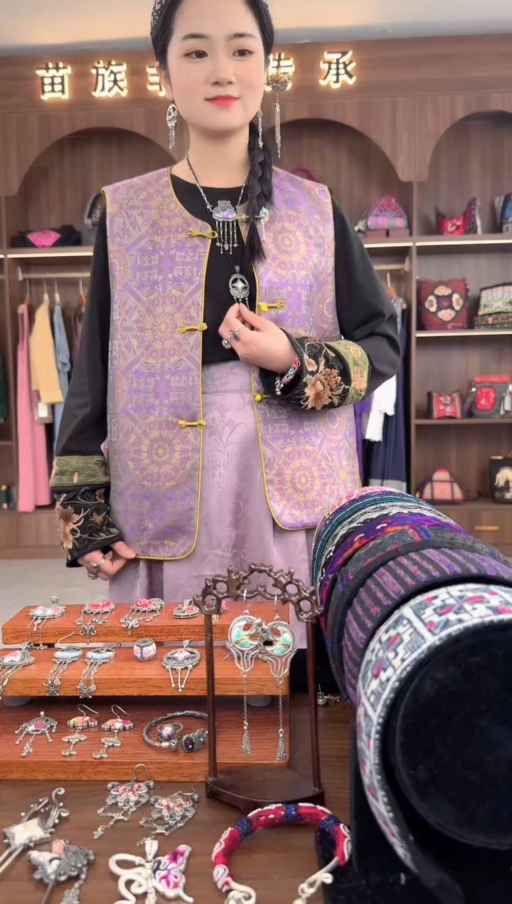 【闪购商品】织绣扶光苗绣传承L9