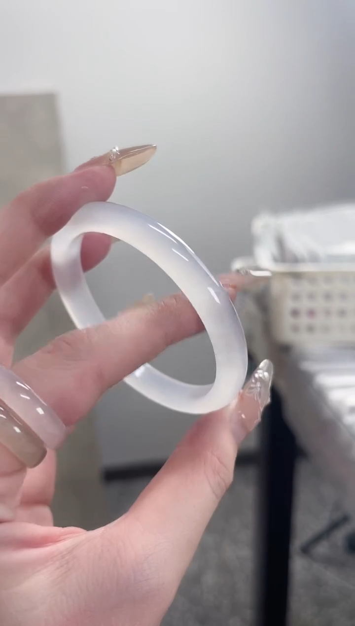 【闪购商品】玛瑙/玉髓手镯未镶嵌56圈 需要包容窄条