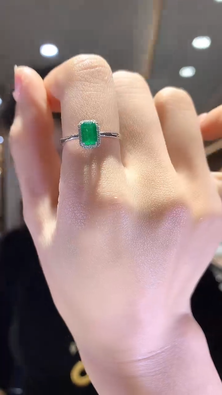 【闪购商品】祖母绿戒指18K金镶嵌70分祖母绿戒指