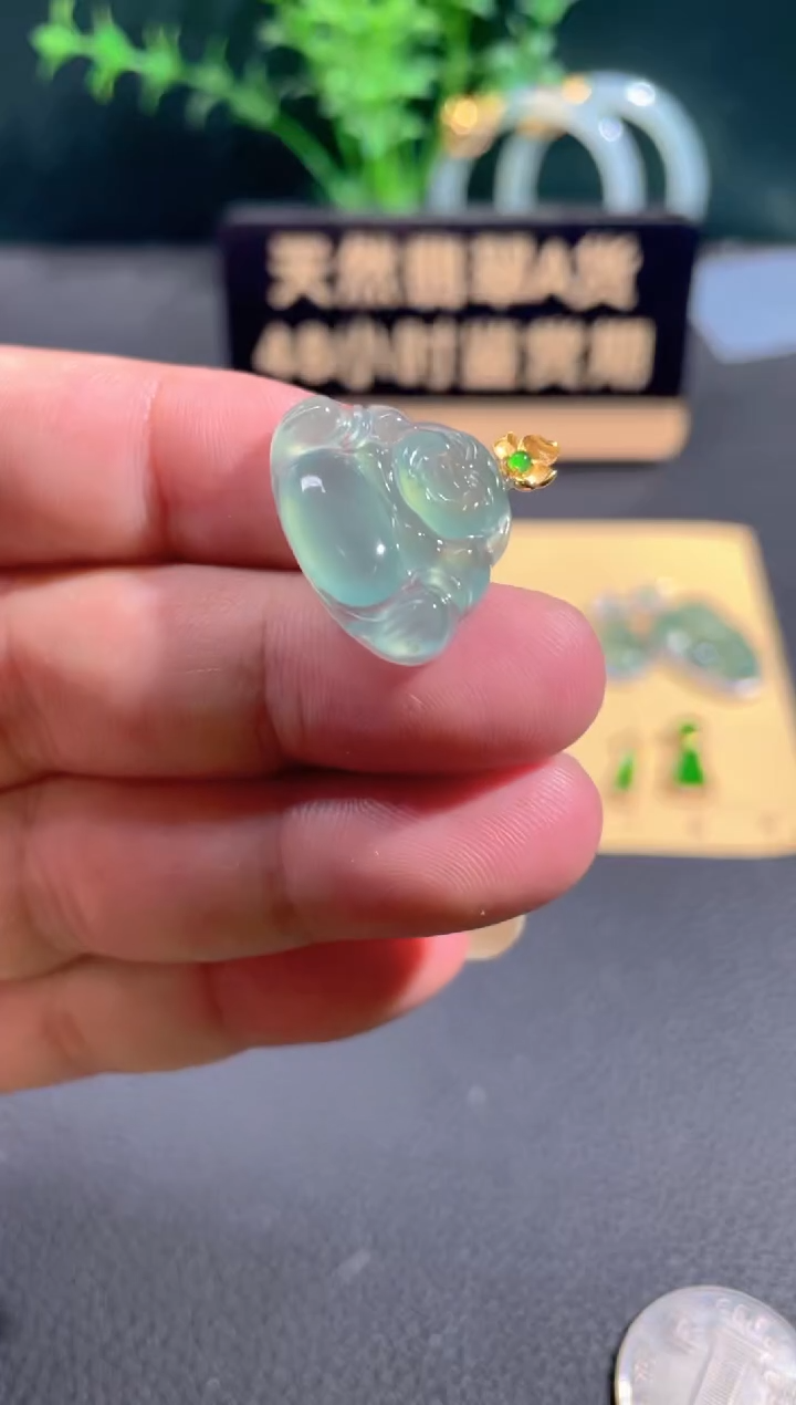 翡翠18K金镶嵌颈饰翡翠