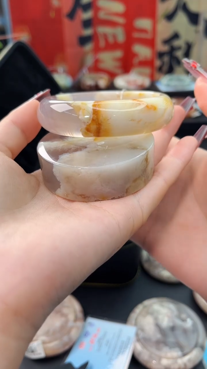 【闪购商品】石英质玉手镯未镶嵌赠送镯心（60圈口）