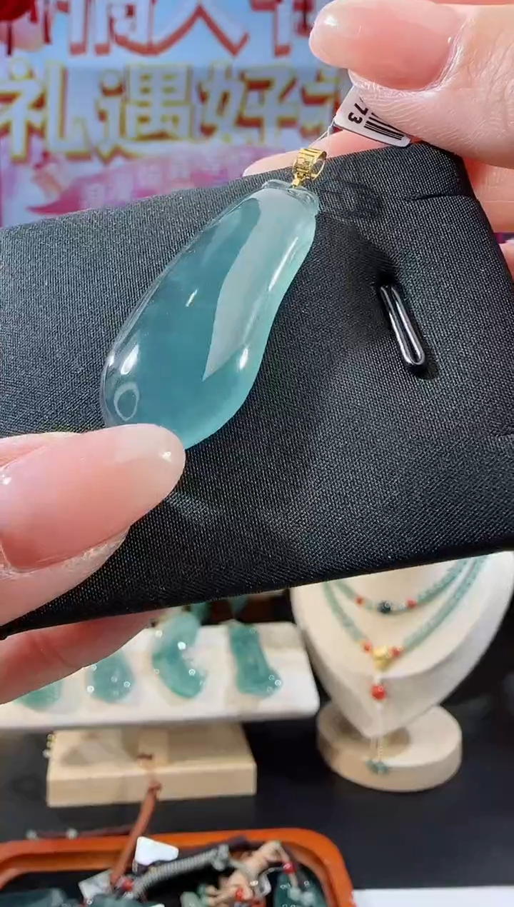 【闪购商品】翡翠吊坠(不含链)18K金镶嵌福瓜
