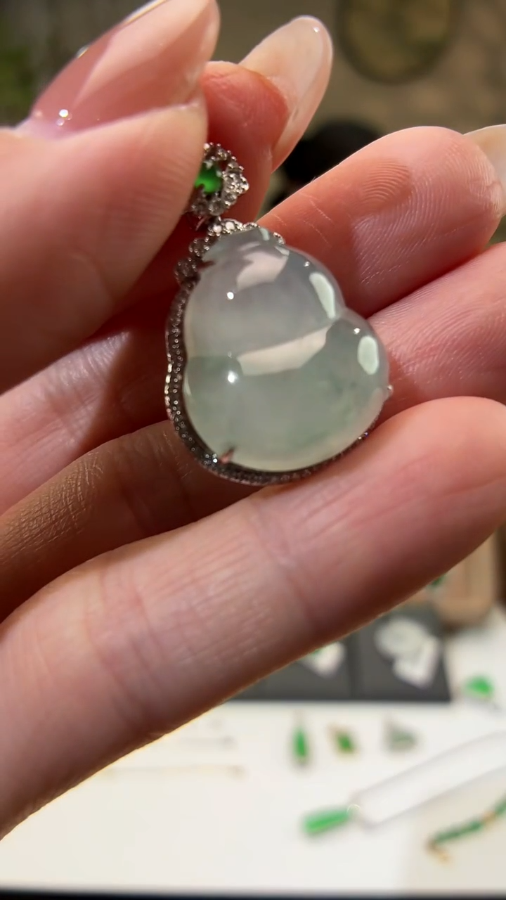 吊坠(不含链)18K金镶嵌翡翠葫芦