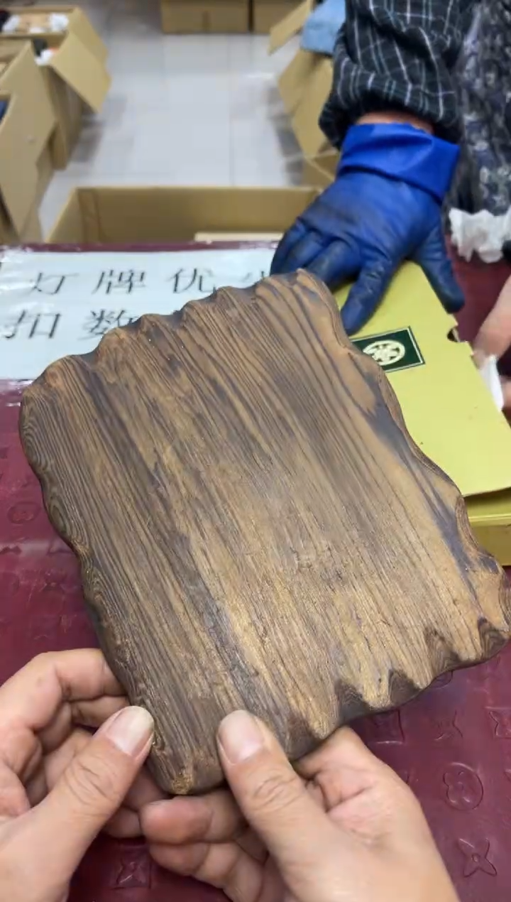 晓*寒默认微瑕，no退no换，介意勿拍