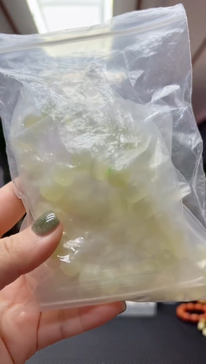 【闪购商品】蛇纹石玉手串未镶嵌多样性发货其中发一