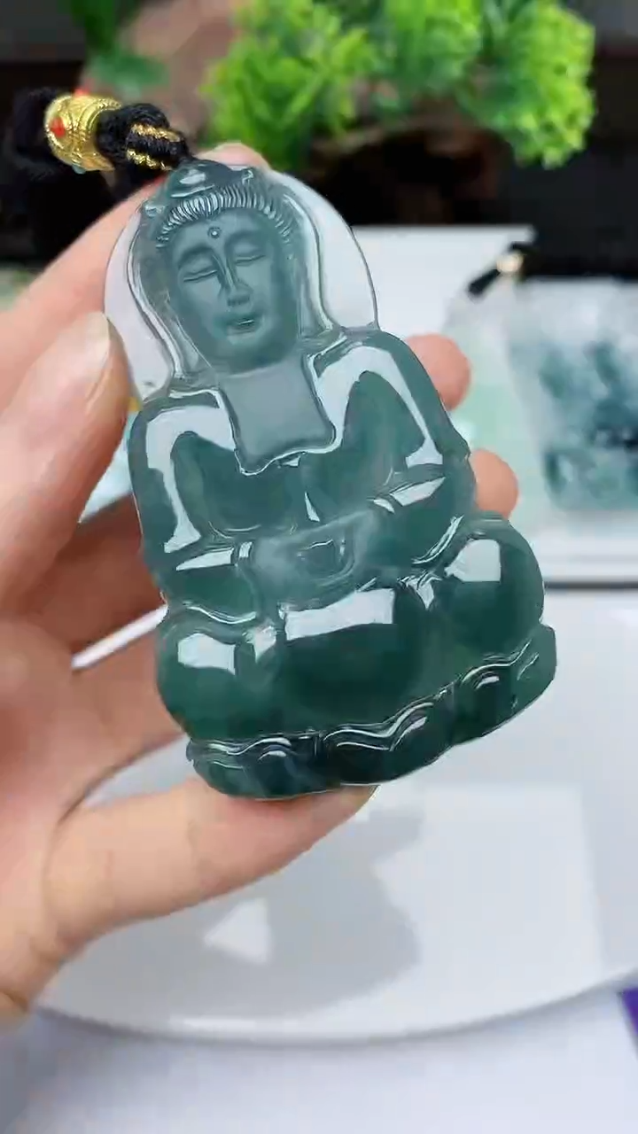 【闪购商品】翡翠颈饰未镶嵌         