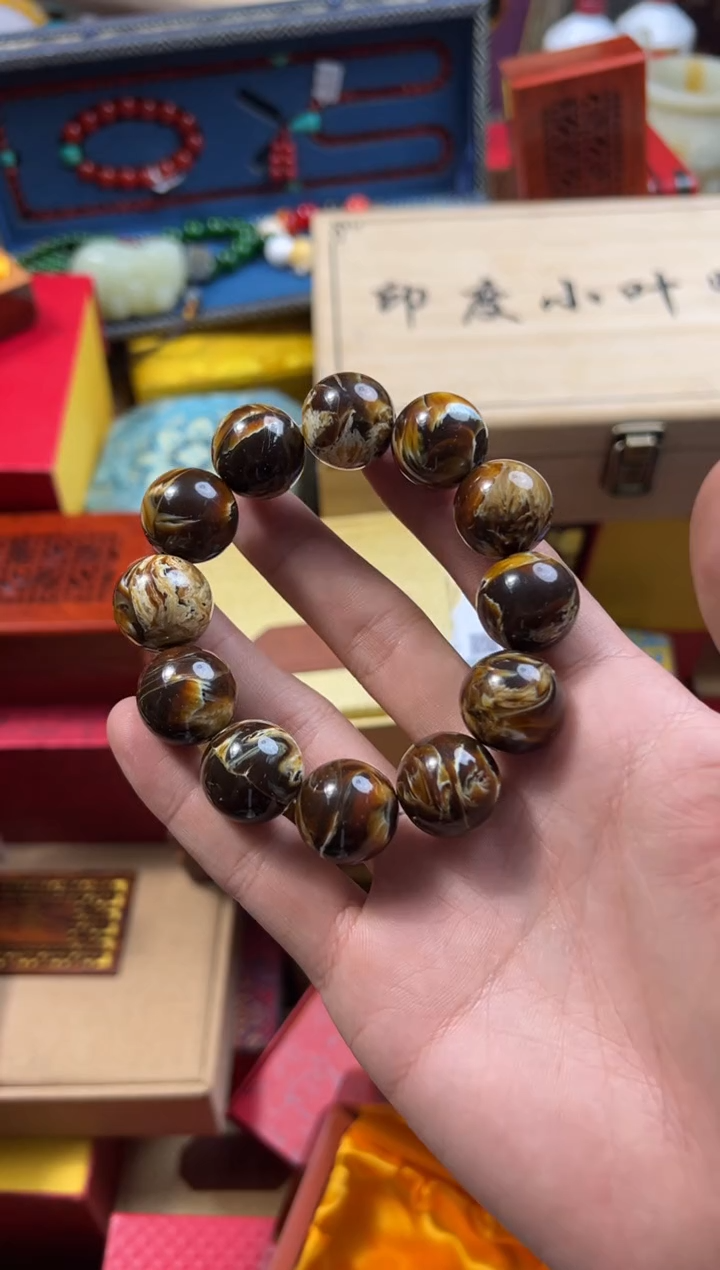 【闪购商品】琥珀裸石未镶嵌————————根珀