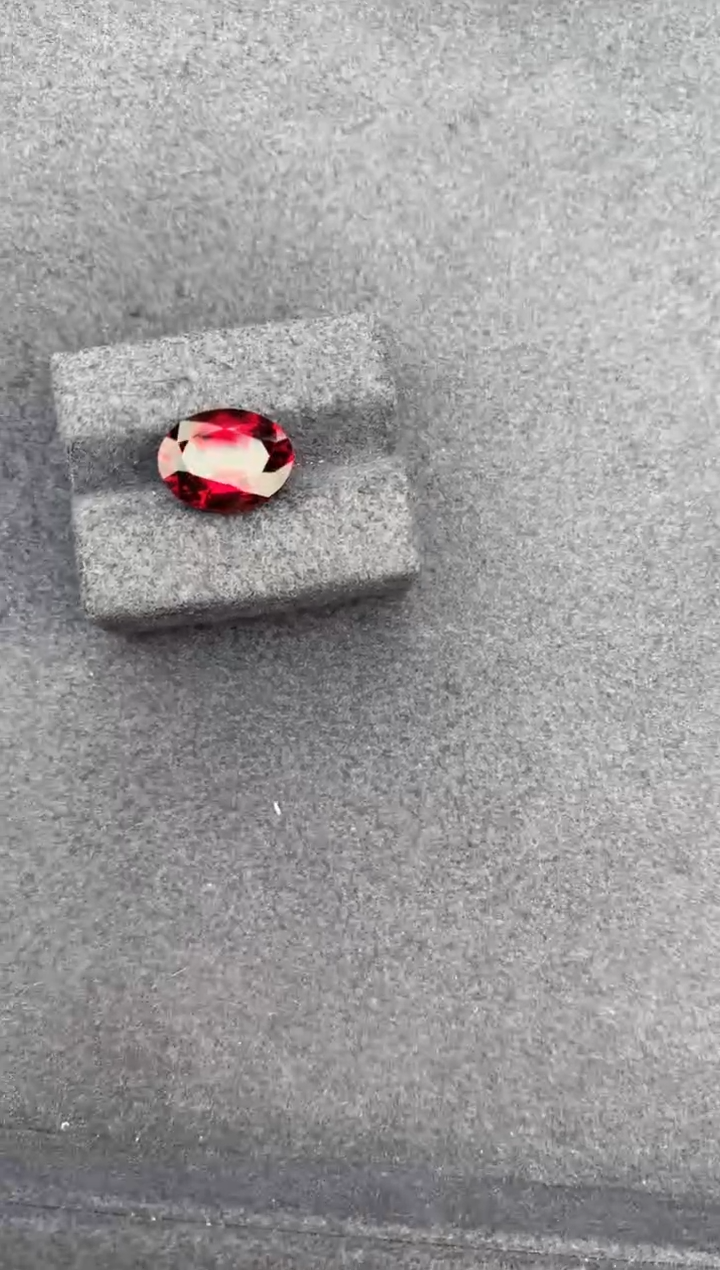 【闪购商品】石榴石裸石未镶嵌4.7ct镁铝榴石