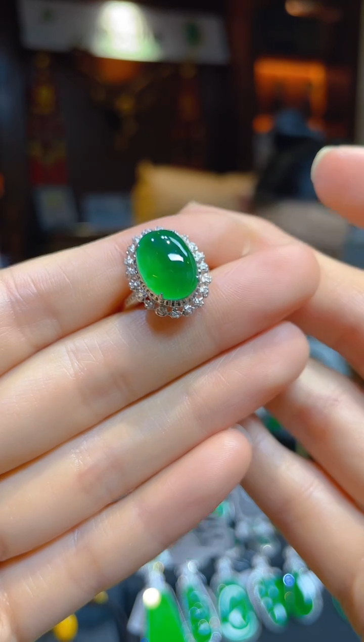 【闪购商品】翡翠戒指18K金镶嵌115581天然A货翡翠蛋面戒指