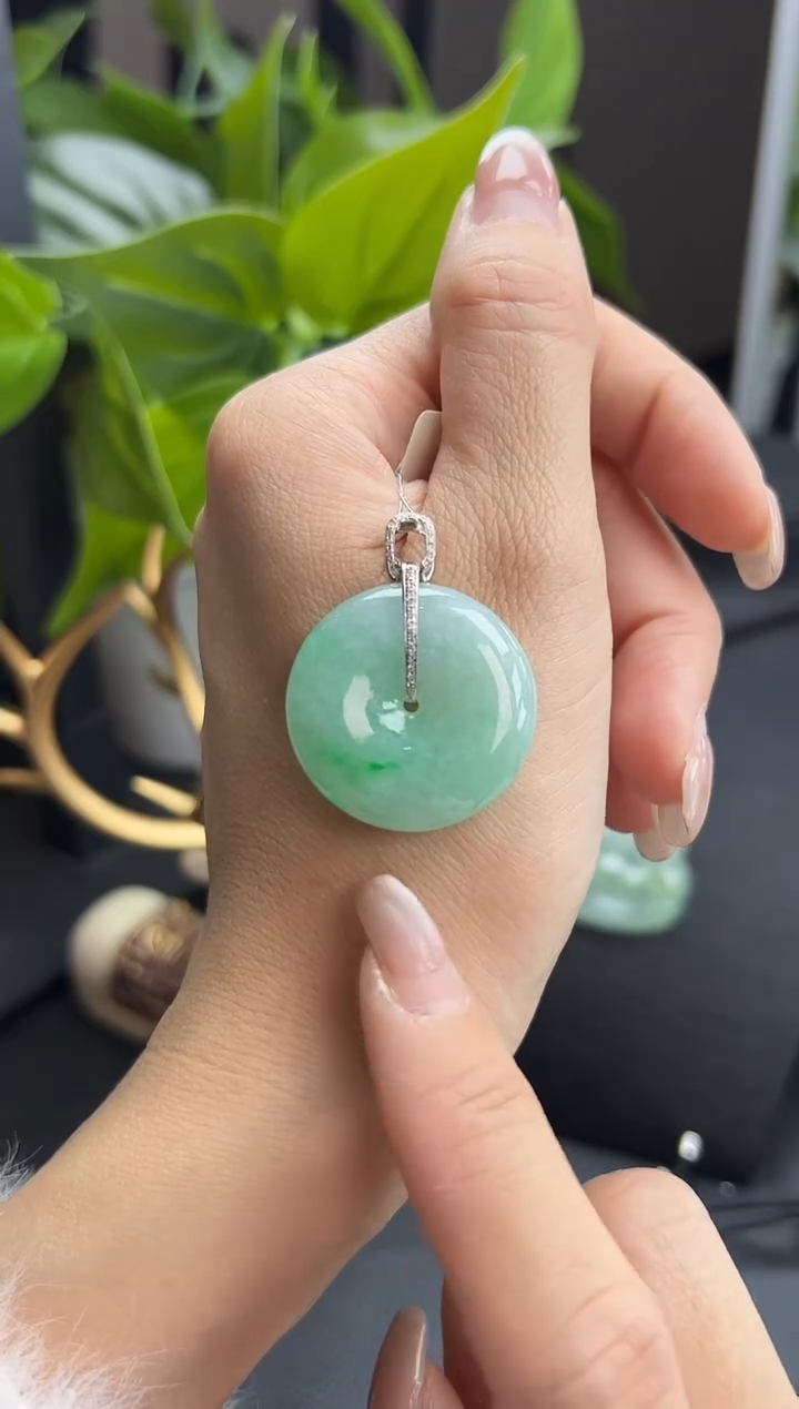 【闪购商品】翡翠颈饰18K金镶嵌平安扣