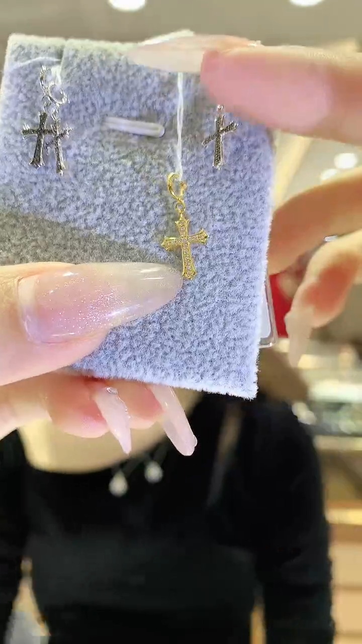 【闪购商品】钻石吊坠18K金镶嵌吊坠多样性发一