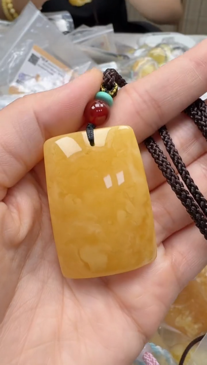 裸石琥珀未镶嵌如图