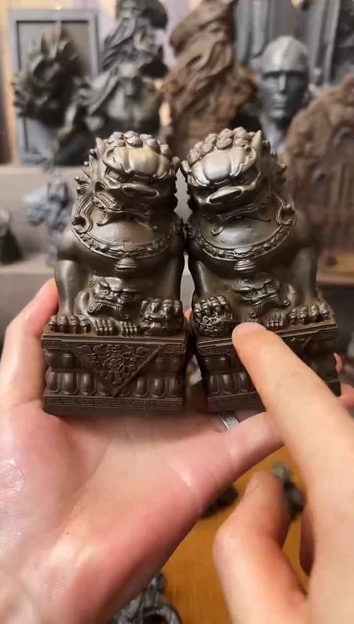 铁实心铁艺摆件~~12.5cm狮子一对（锈色）