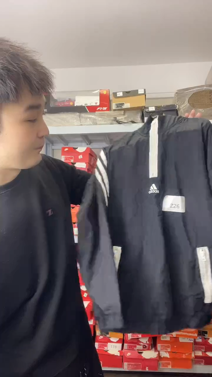 大牌潮服清仓中，编号FRI W96 ,  尺码M