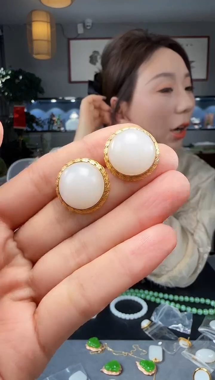 【闪购商品】和田玉耳钉18K金镶嵌1
