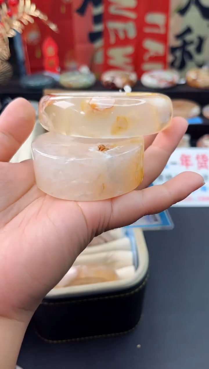 【闪购商品】石英质玉手镯未镶嵌赠送镯心（61圈口）
