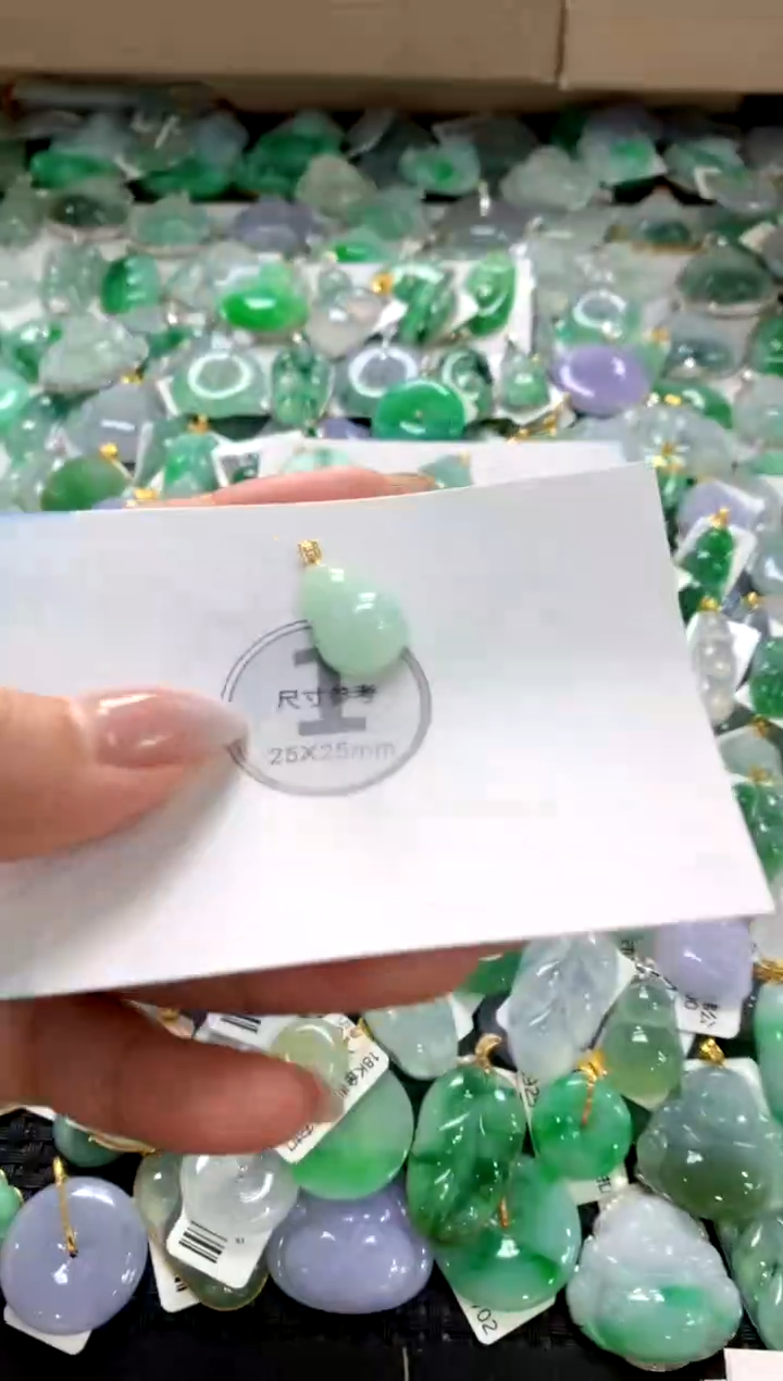 颈饰18K金镶嵌翡翠1111111111111111