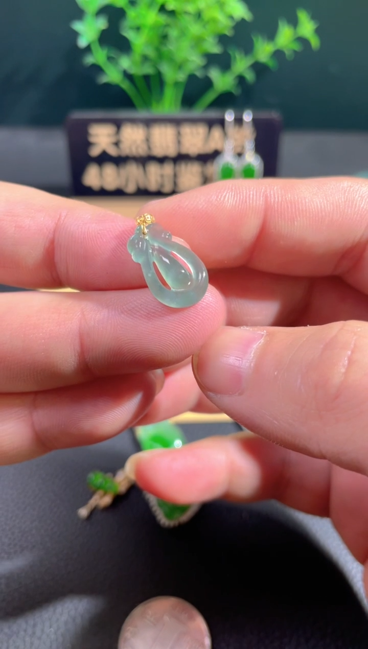 【闪购商品】翡翠颈饰18K金镶嵌翡翠