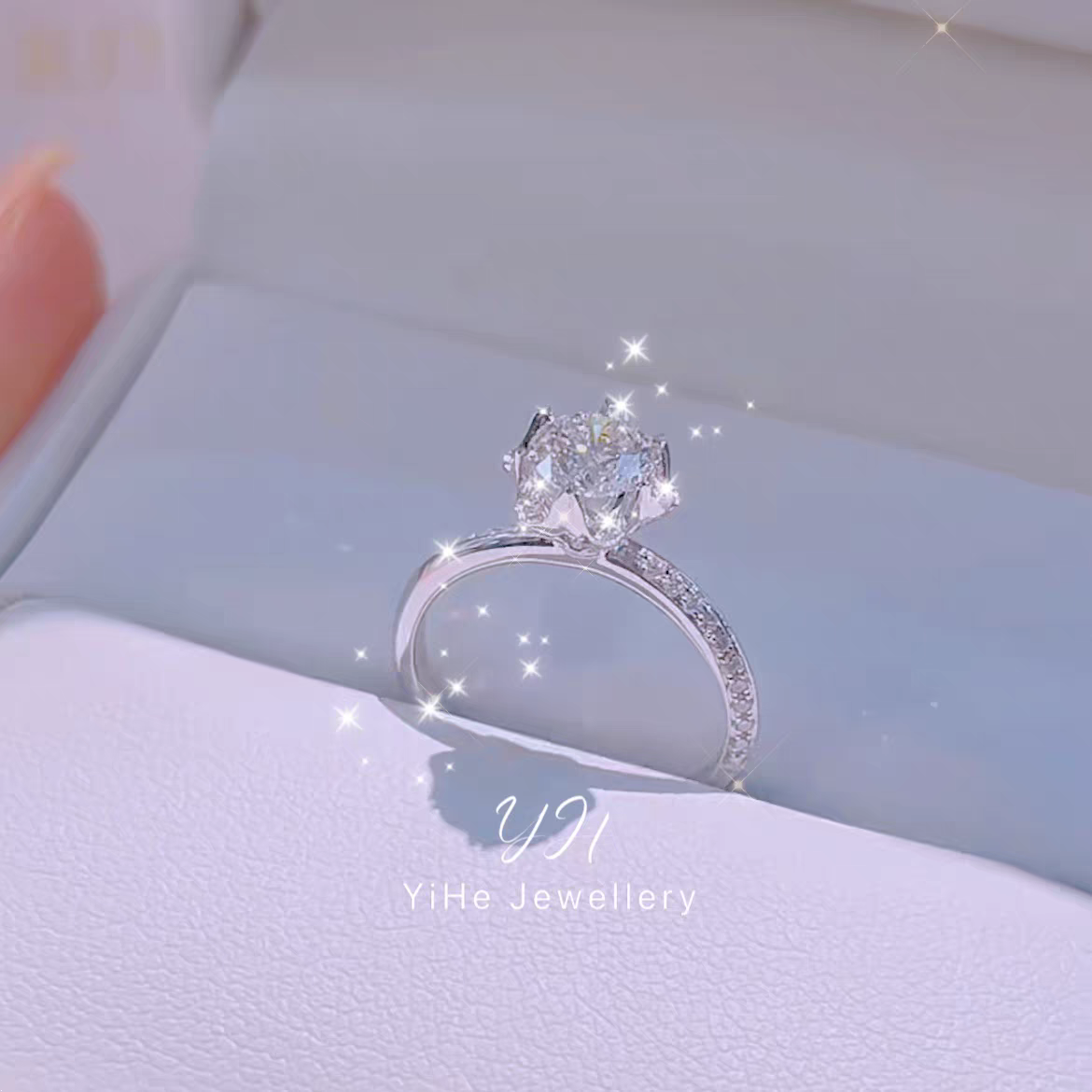 925银莫桑石银制品 《小天鹅》1克拉高托微镶戒指/合成碳硅石