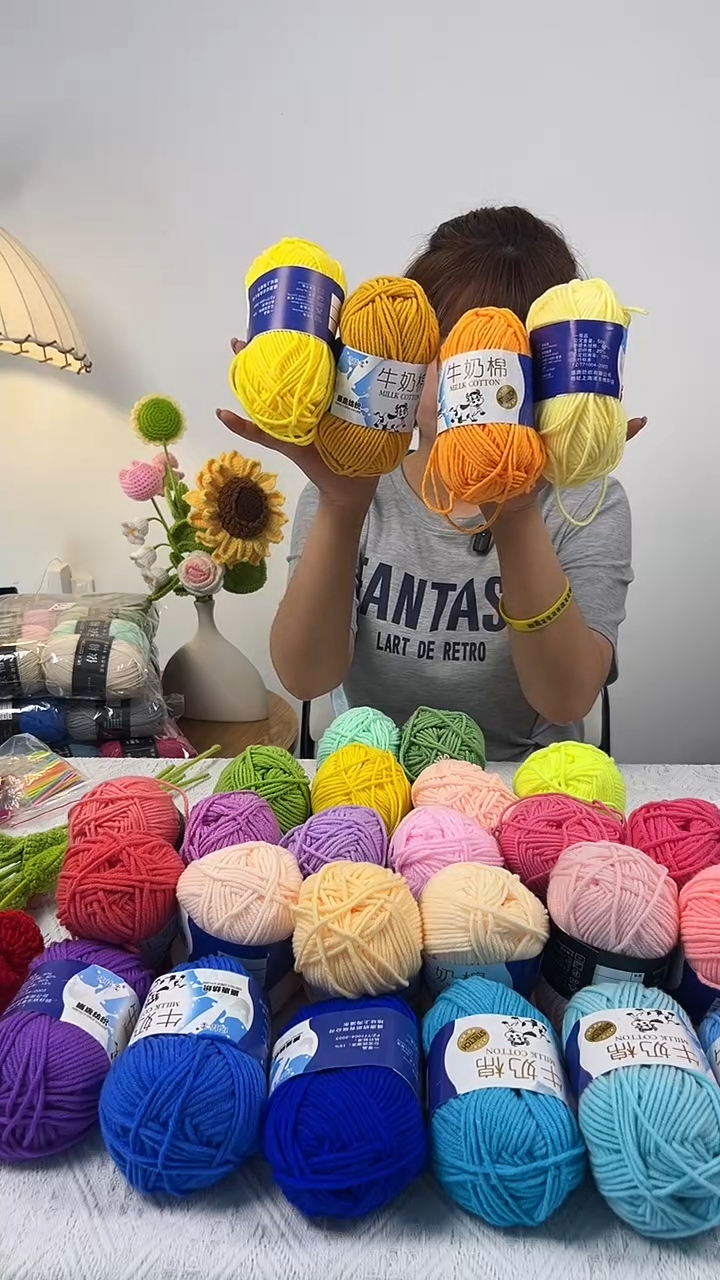 黄色渐变毛线 最左侧一团其他三团