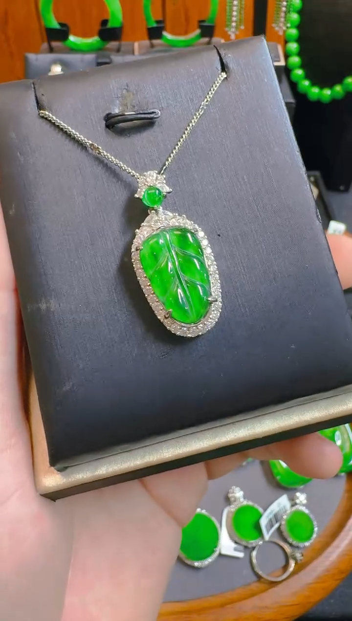 吊坠(赠链)未镶嵌翡翠天然A货翡翠