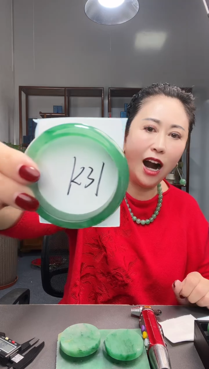 【闪购商品】石英质玉手镯未镶嵌非洲翠