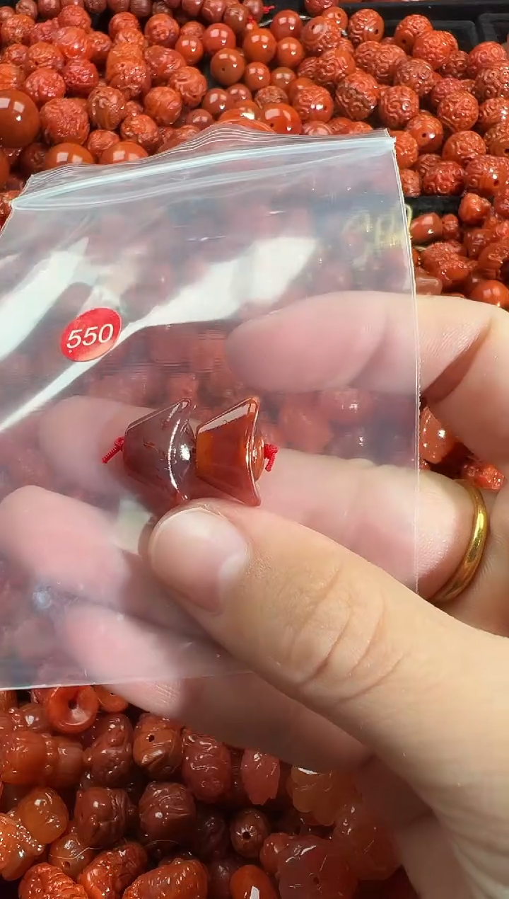 颈饰未镶嵌南红玛瑙1